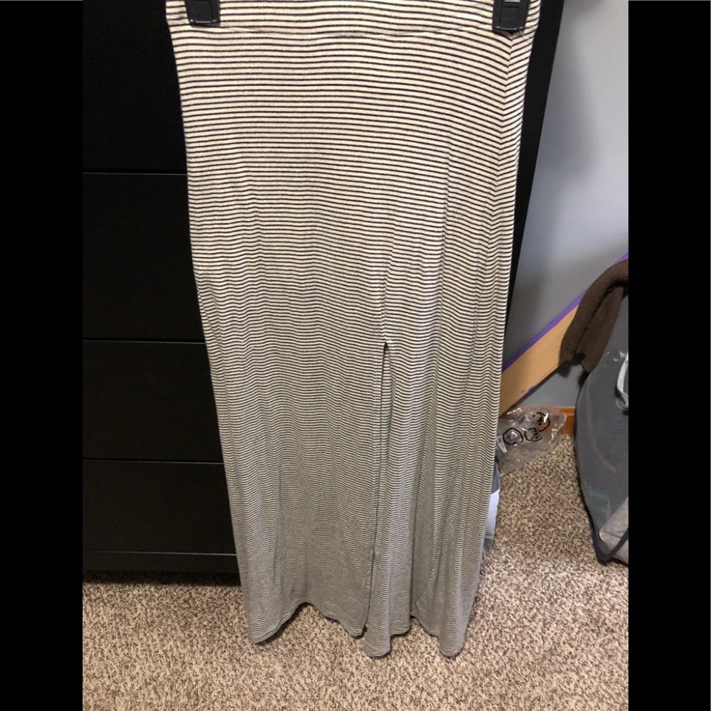 Maxi skirt w/slit